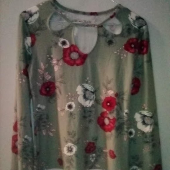 Long steeve top - Picture 1 of 5